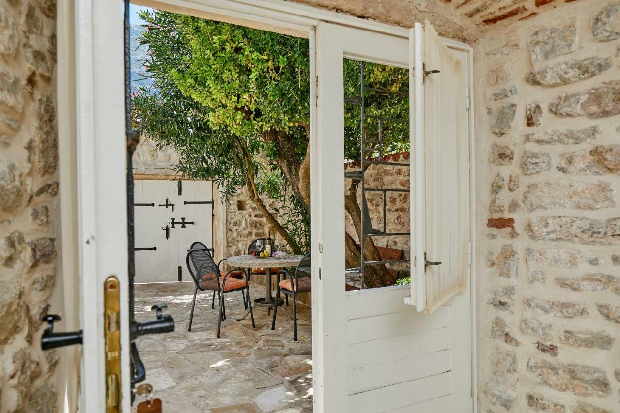 Mediterranean Holiday House & Apartments Kotor Exterior photo